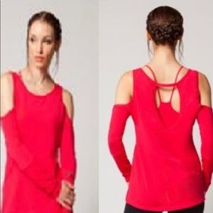 Splits 59 cold shoulder top